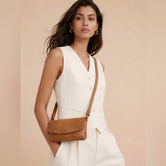 Lucky Brand Handbags - Lucky Brand Women’s Brown/Tan Crossbody Bag Snap Closure Adjustable Strap EUC